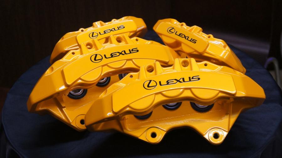 レクサスRC-F　キャリパー塗装　COLOR:#021 california sunshinne yellow