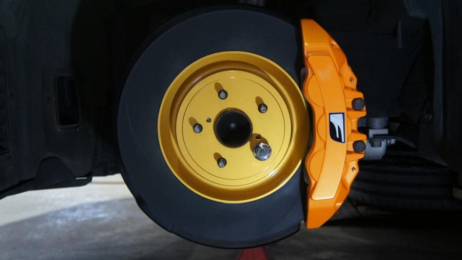 キャリパー塗装施工事例：レクサスRC-F　キャリパ塗装　COLOR:#098 honey of pearl orange　ローター塗装　COLOR:#003 Tokyo midnight gold IMG20_1898_DoFS2J_sub1.jpg