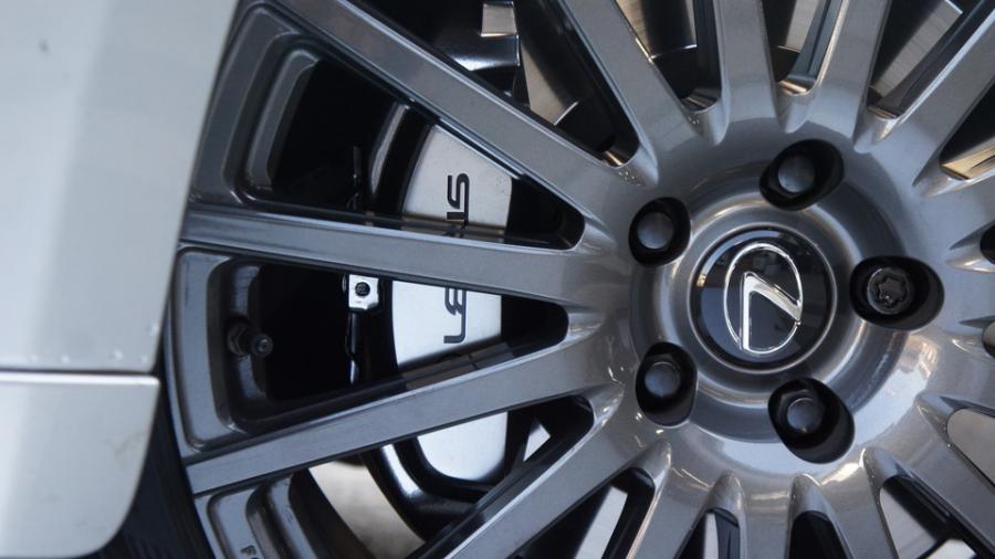 キャリパー塗装施工事例：レクサスIS200　キャリパー塗装COLOR:#055 Super shining silver metal finish IMG20_1915_SwoAxJ_sub5.jpg