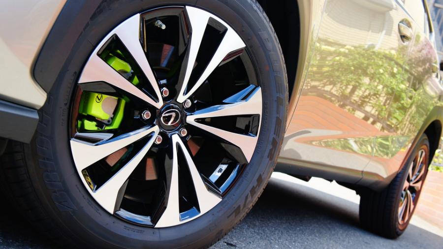 キャリパー塗装施工事例：レクサスNX300ｈ　キャリパー塗装COLOR:#1116 Acid green IMG20_1963_JjmOnC_sub3.jpg