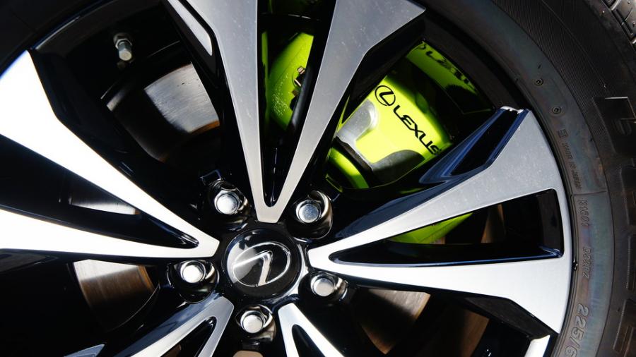 キャリパー塗装施工事例：レクサスNX300ｈ　キャリパー塗装COLOR:#1116 Acid green IMG20_1963_JjmOnC_sub4.jpg