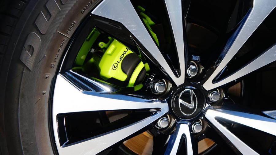 キャリパー塗装施工事例：レクサスNX300ｈ　キャリパー塗装COLOR:#1116 Acid green IMG20_1963_JjmOnC_sub5.jpg