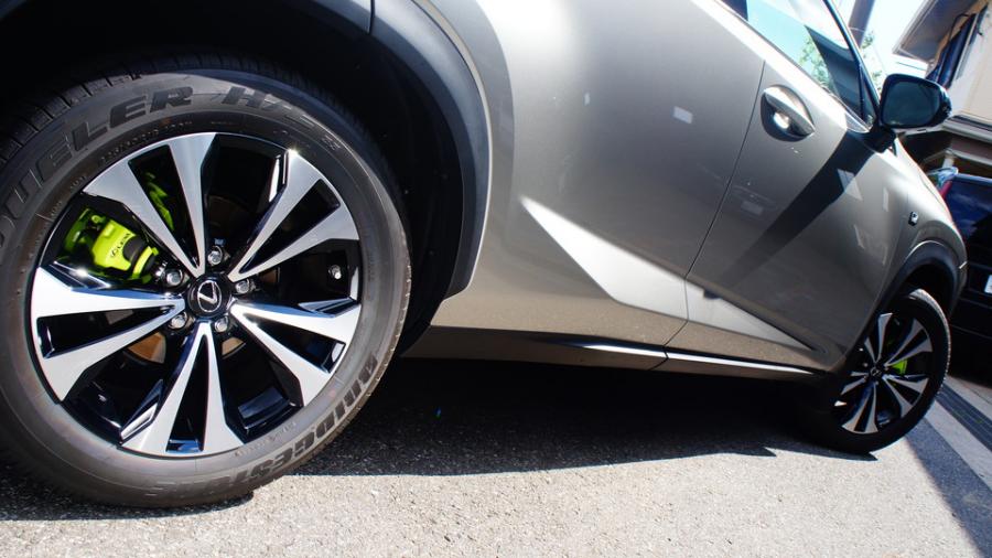 キャリパー塗装施工事例：レクサスNX300ｈ　キャリパー塗装COLOR:#1116 Acid green IMG20_1963_JjmOnC_sub6.jpg