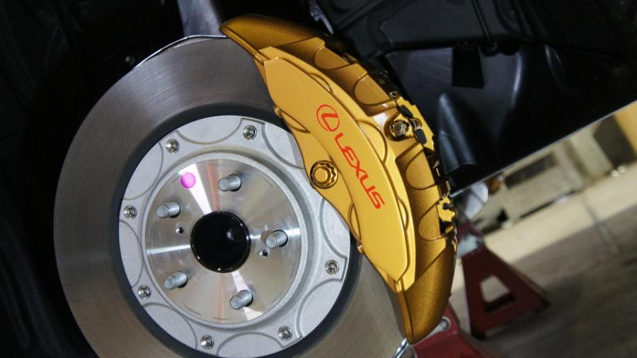 キャリパー塗装施工事例：レクサスLS500Fスポーツ　キャリパー塗装COLOR:#003 Tokyo midnight gold IMG20_1976_NLralq_sub1.jpg