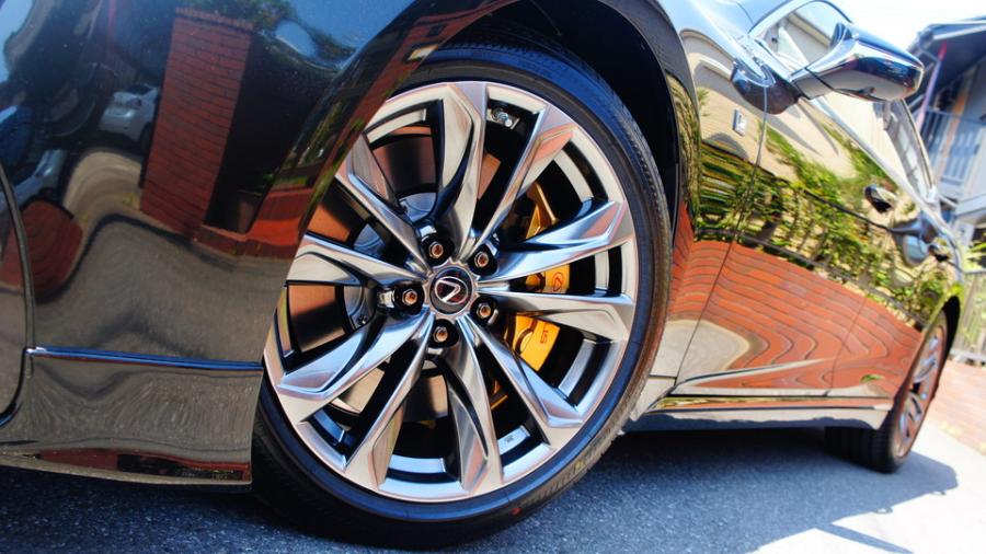 キャリパー塗装施工事例：レクサスLS500Fスポーツ　キャリパー塗装COLOR:#003 Tokyo midnight gold IMG20_1976_NLralq_sub3.jpg