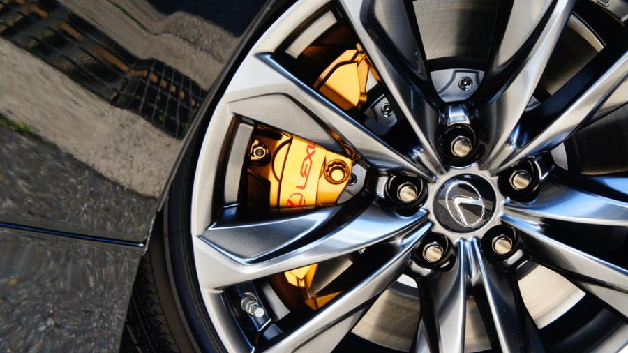 キャリパー塗装施工事例：レクサスLS500Fスポーツ　キャリパー塗装COLOR:#003 Tokyo midnight gold IMG20_1976_NLralq_sub6.jpg