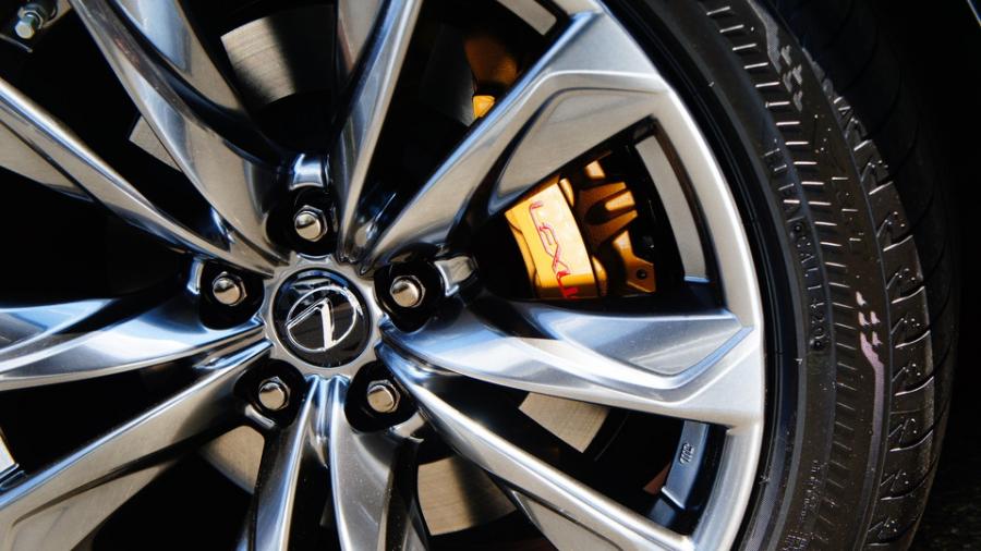 キャリパー塗装施工事例：レクサスLS500Fスポーツ　キャリパー塗装COLOR:#003 Tokyo midnight gold IMG20_1976_NLralq_sub7.jpg