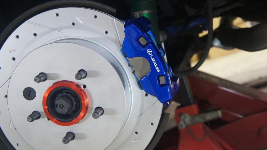 キャリパー塗装施工事例：レクサスIS　キャリパー塗装：#1115 Deep marine blue　ローター塗装COLOR:#052 Premium platinum silver　ローター加工Type:12SD　キャリパー前後OH IMG20_1990_l8tjQz_sub2.jpg