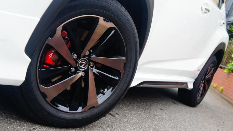 キャリパー塗装施工事例：レクサスNX300h　キャリパー塗装COLOR:#001 Italian losso solid IMG20_2001_NMgYrS_sub3.jpg