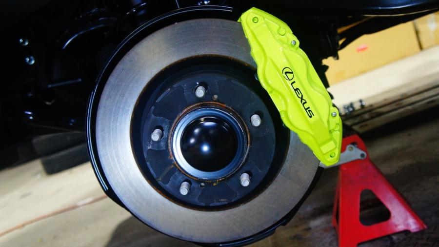 キャリパー塗装施工事例：レクサスLX570　キャリパー塗装COLOR:#1116 Acid green　ホイール塗装：グリスブラック・センターキャップ：マットブラック IMG20_2007_NbO9ha_sub1.jpg