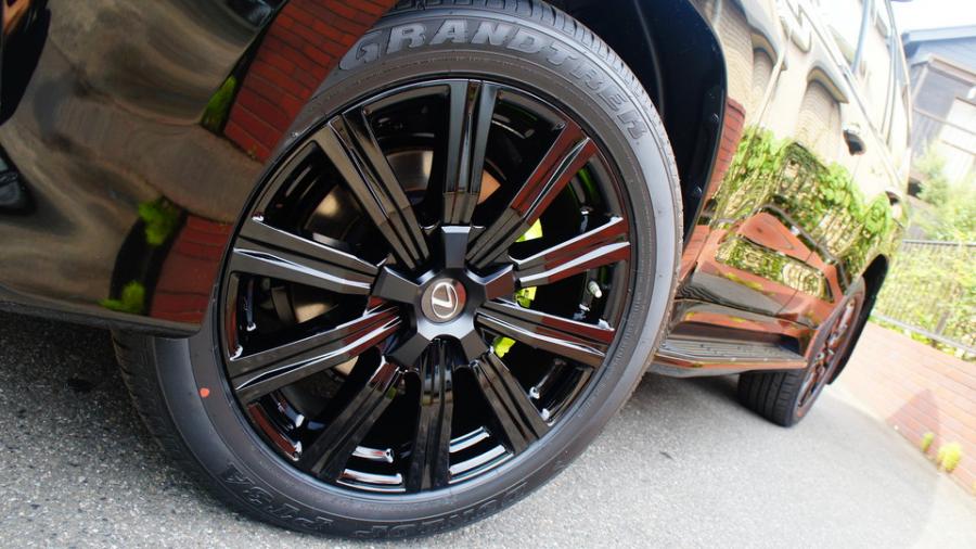 キャリパー塗装施工事例：レクサスLX570　キャリパー塗装COLOR:#1116 Acid green　ホイール塗装：グリスブラック・センターキャップ：マットブラック IMG20_2007_NbO9ha_sub3.jpg