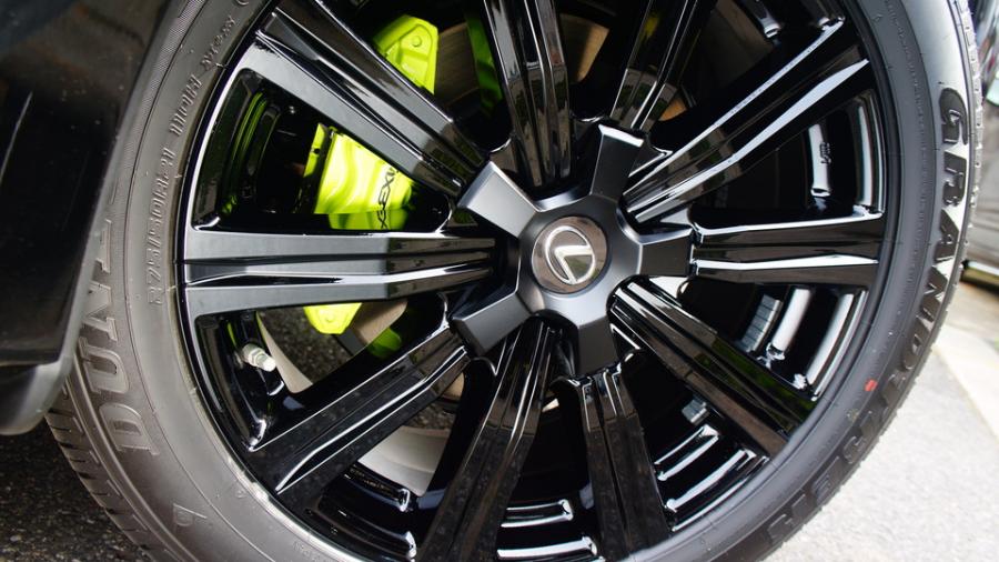 キャリパー塗装施工事例：レクサスLX570　キャリパー塗装COLOR:#1116 Acid green　ホイール塗装：グリスブラック・センターキャップ：マットブラック IMG20_2007_NbO9ha_sub6.jpg