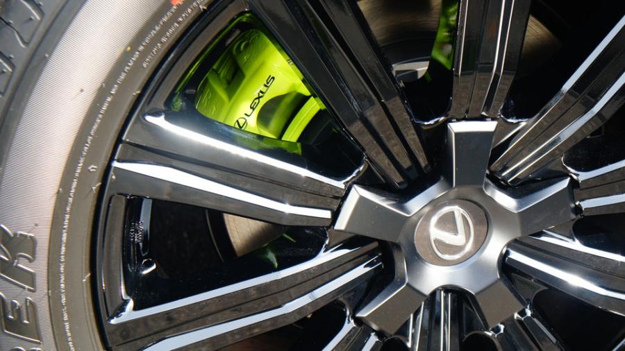 キャリパー塗装施工事例：レクサスLX570　キャリパー塗装COLOR:#1116 Acid green　ホイール塗装：グリスブラック・センターキャップ：マットブラック IMG20_2007_NbO9ha_sub7.jpg