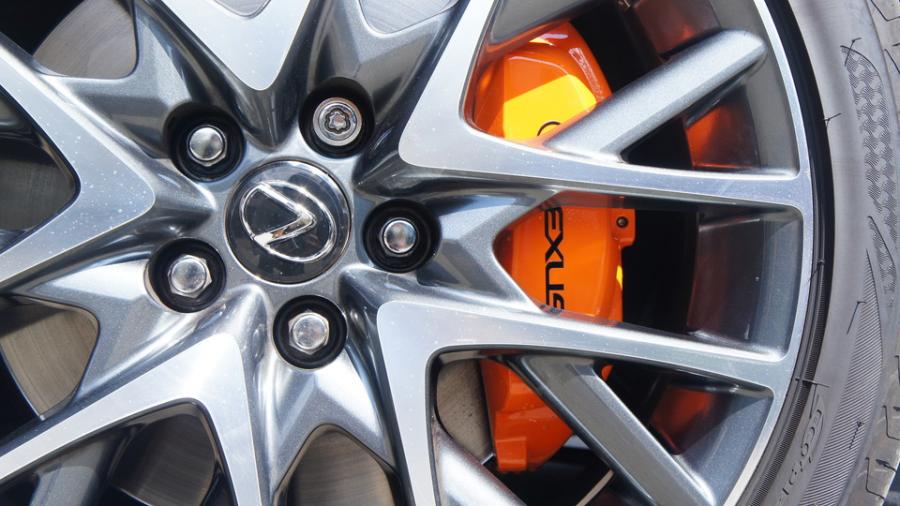 キャリパー塗装施工事例：レクサスRC300h　キャリパー塗装COLOR:#1110 Valencia premium orange　ローター塗装COLOR:#004 Blast light gray metalic IMG20_2023_nbbII3_sub4.jpg