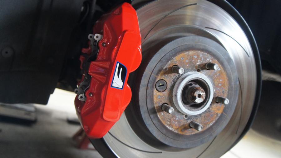 キャリパー塗装施工事例：レクサスRC-F　キャリパー塗装COLOR:#001 Italian losso solid IMG20_2044_azep7m_sub2.jpg