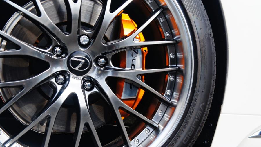 キャリパー塗装施工事例：レクサスLS500　キャリパー塗装COLOR:#030 Royal art pearl orange gold　表面ハイポリッシュ加工 IMG20_2060_NL8rCp_sub6.jpg