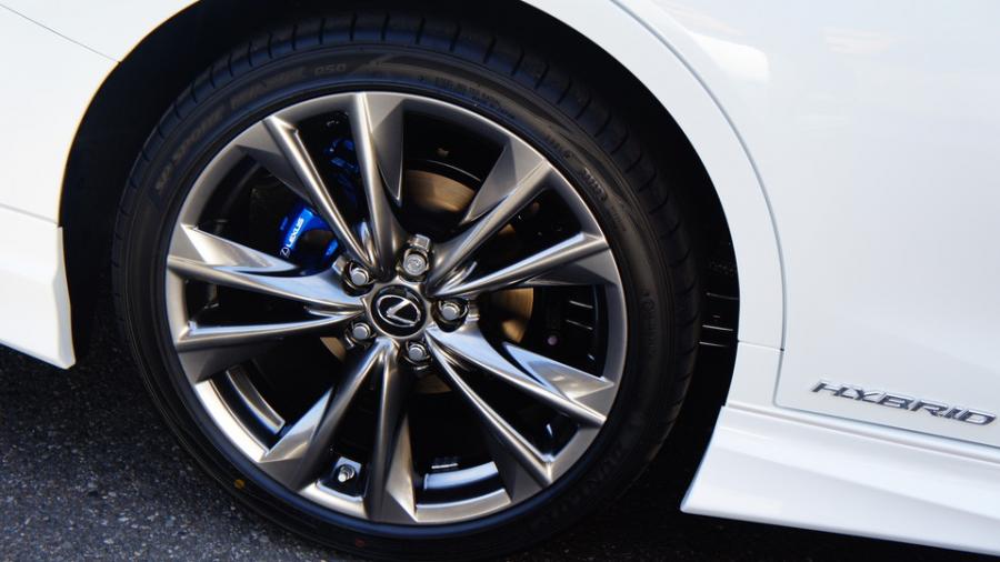 キャリパー塗装施工事例：レクサスES　キャリパー塗装COLOR:#061 royal sky blue IMG20_2064_ko7ISC_sub4.jpg