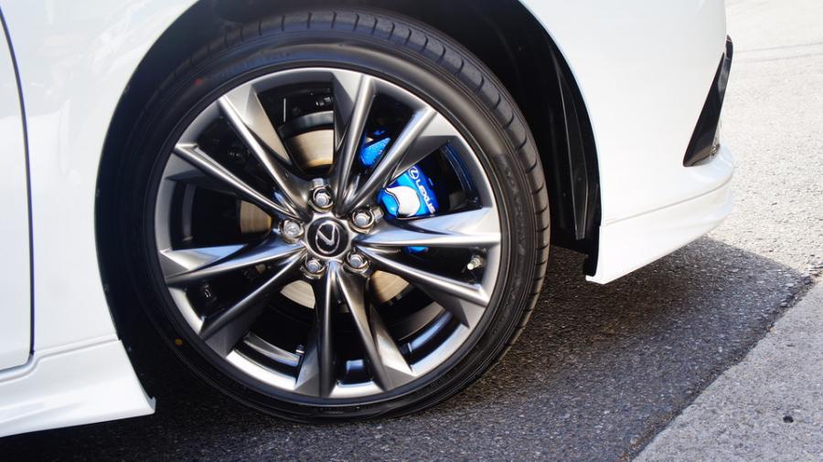 キャリパー塗装施工事例：レクサスES　キャリパー塗装COLOR:#061 royal sky blue IMG20_2064_ko7ISC_sub5.jpg