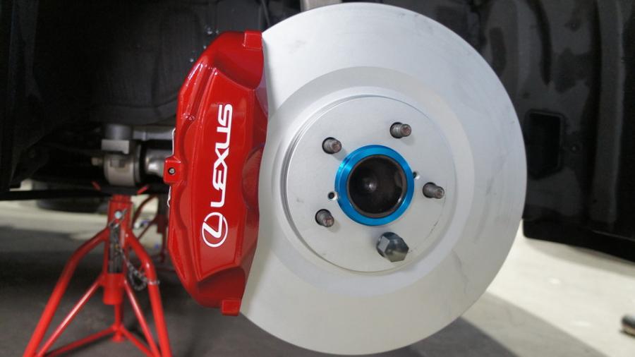 キャリパー塗装施工事例：レクサスIS300ｈ　キャリパー塗装COLOR:#010 premiun rouge candy red　ブレーキ移植作業　ディクセルローター・ディクセルMパット装着 IMG20_2076_4Cb1WB_sub1.jpg