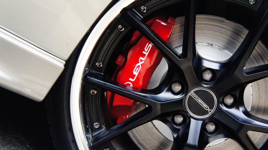 キャリパー塗装施工事例：レクサスIS300ｈ　キャリパー塗装COLOR:#010 premiun rouge candy red　ブレーキ移植作業　ディクセルローター・ディクセルMパット装着 IMG20_2076_4Cb1WB_sub7.jpg