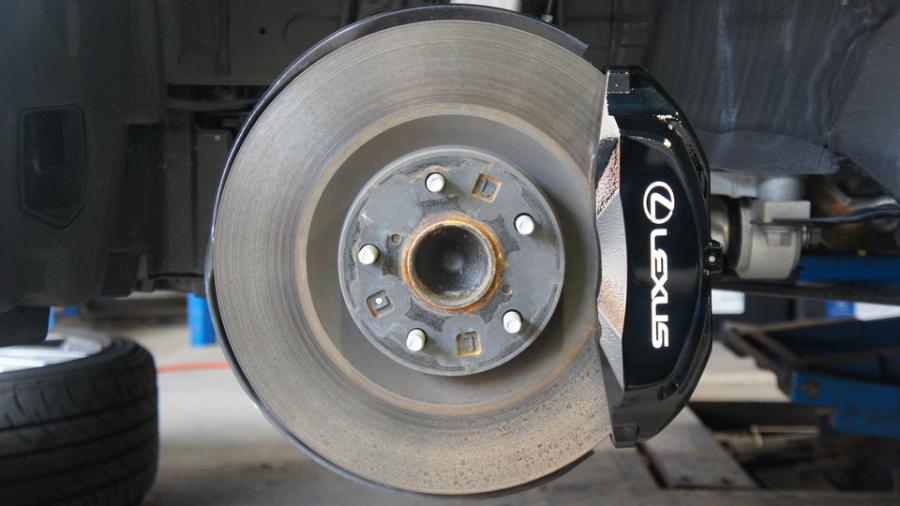 キャリパー塗装施工事例：レクサスIS200t　キャリパー塗装　COLOR:#005 Deep coal black IMG20_2135_DkvDoI_sub1.jpg