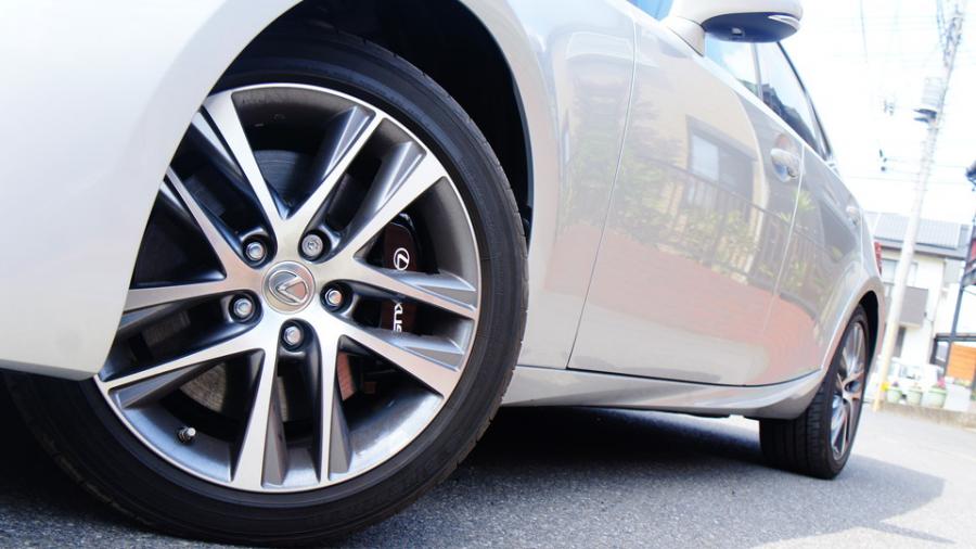 キャリパー塗装施工事例：レクサスIS200t　キャリパー塗装　COLOR:#005 Deep coal black IMG20_2135_DkvDoI_sub4.jpg