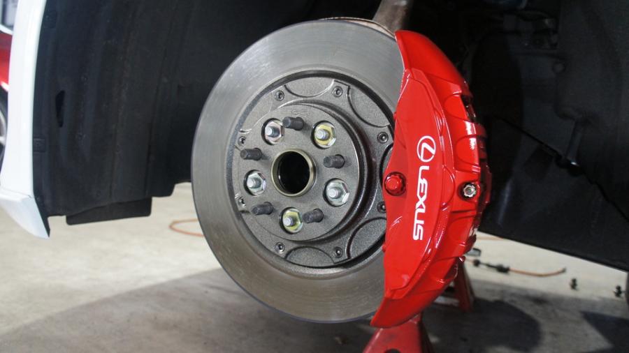 キャリパー塗装施工事例：レクサスLC500　キャリパー塗装COLOR:#001 Italian losso solid　ローター塗装COLOR:#004 Blast light gray metalic IMG20_2150_M3rV5e_sub1.jpg