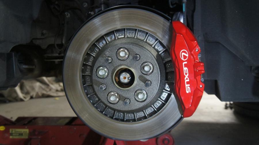 キャリパー塗装施工事例：レクサスLC500　キャリパー塗装COLOR:#001 Italian losso solid　ローター塗装COLOR:#004 Blast light gray metalic IMG20_2150_M3rV5e_sub2.jpg