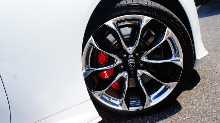 キャリパー塗装施工事例：レクサスLC500　キャリパー塗装COLOR:#001 Italian losso solid　ローター塗装COLOR:#004 Blast light gray metalic IMG20_2150_M3rV5e_sub3.jpg