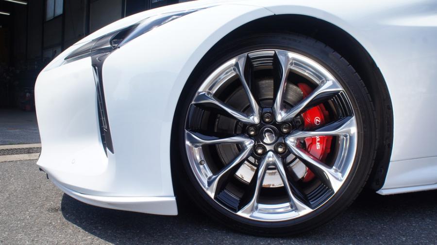 キャリパー塗装施工事例：レクサスLC500　キャリパー塗装COLOR:#001 Italian losso solid　ローター塗装COLOR:#004 Blast light gray metalic IMG20_2150_M3rV5e_sub5.jpg