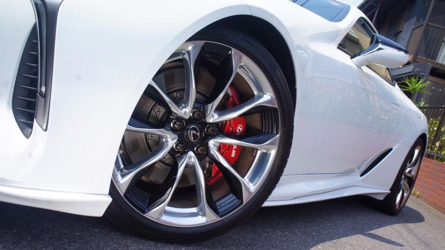 キャリパー塗装施工事例：レクサスLC500　キャリパー塗装COLOR:#001 Italian losso solid　ローター塗装COLOR:#004 Blast light gray metalic IMG20_2150_M3rV5e_sub6.jpg