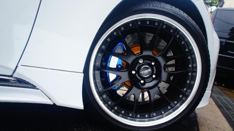 キャリパー塗装施工事例：レクサスLS500Fスポーツ　キャリパー塗装COLOR:#1115 Deep marine blue　ローター塗装COLOR:#003 Tokyo midnight gold　ローター加工Type:C6S8D　キャリパー表面ハイポリッシュ加工 IMG20_2158_jd8S6A_sub6.jpg