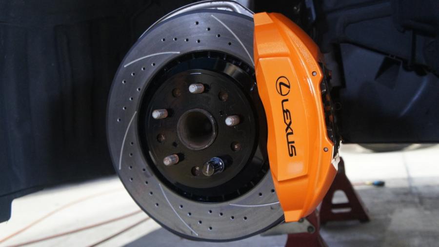 レクサスLS　キャリパー塗装COLOR:#098 honey of pearl orange　ローター塗装COLOR:#005 Deep coal black　ローター加工Type:C6S8D