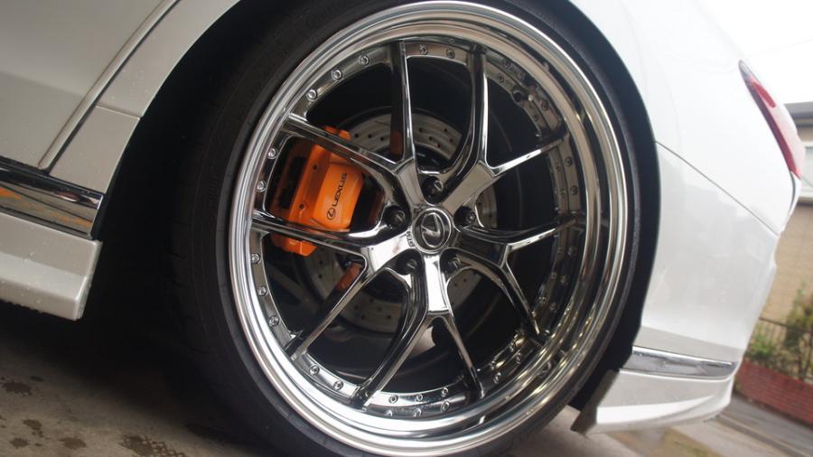 キャリパー塗装施工事例：レクサスLS　キャリパー塗装COLOR:#098 honey of pearl orange　ローター塗装COLOR:#005 Deep coal black　ローター加工Type:C6S8D IMG20_2189_RmTzaR_sub10.jpg