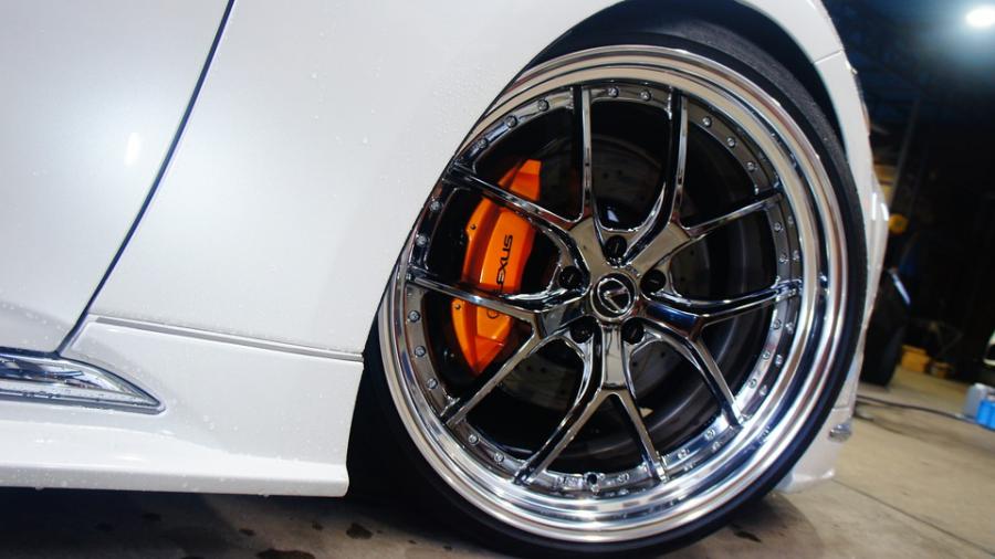 キャリパー塗装施工事例：レクサスLS　キャリパー塗装COLOR:#098 honey of pearl orange　ローター塗装COLOR:#005 Deep coal black　ローター加工Type:C6S8D IMG20_2189_RmTzaR_sub4.jpg