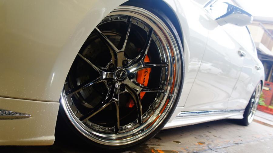 キャリパー塗装施工事例：レクサスLS　キャリパー塗装COLOR:#098 honey of pearl orange　ローター塗装COLOR:#005 Deep coal black　ローター加工Type:C6S8D IMG20_2189_RmTzaR_sub7.jpg