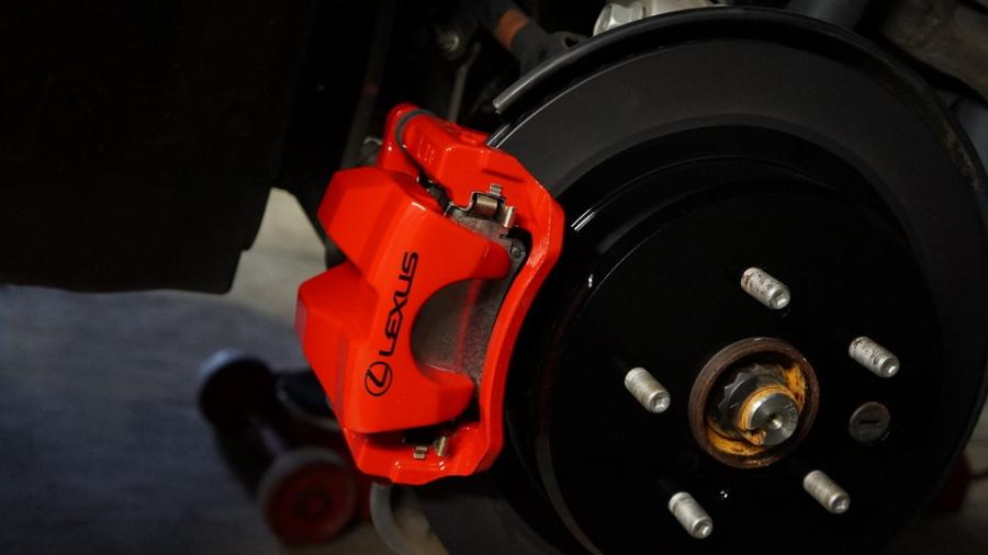 キャリパー塗装施工事例：レクサスIS200　キャリパー塗装COLOR:#001 Italian losso solid　ローター塗装COLOR:#005 Deep coal black IMG20_2208_07ZqQR_sub2.jpg