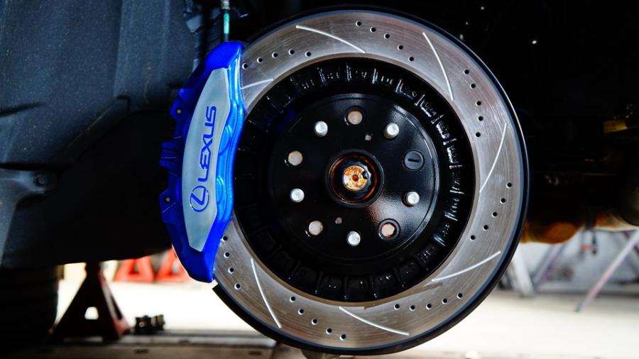 キャリパー塗装施工事例：レクサスLC500コンバーチブル　キャリパー塗装ローター塗装COLOR:#1115 Deep marine blue＆#005 Deep coal black　ローター加工Type:C8SD　表面ハイポリッシュ加工　ロゴマシニング加工 IMG20_2215_Yl4Rkb_sub2.jpg