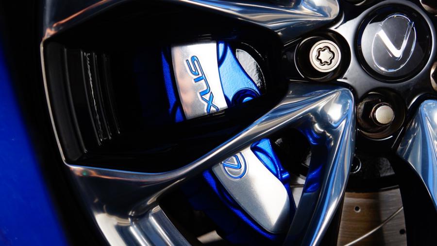 キャリパー塗装施工事例：レクサスLC500コンバーチブル　キャリパー塗装ローター塗装COLOR:#1115 Deep marine blue＆#005 Deep coal black　ローター加工Type:C8SD　表面ハイポリッシュ加工　ロゴマシニング加工 IMG20_2215_Yl4Rkb_sub9.jpg