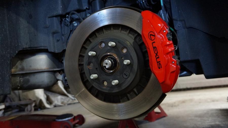 キャリパー塗装施工事例：レクサスLS500Fスポーツ　キャリパー塗装COLOR：#001 Italian losso solid IMG20_2221_Ju8Aix_sub2.jpg