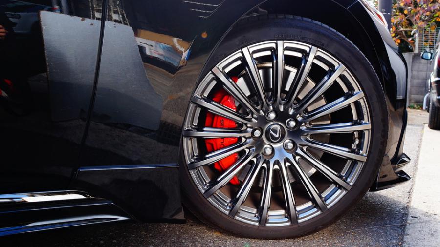 キャリパー塗装施工事例：レクサスLS500Fスポーツ　キャリパー塗装COLOR：#001 Italian losso solid IMG20_2221_Ju8Aix_sub5.jpg