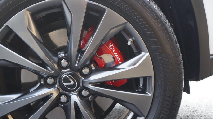 キャリパー塗装施工事例：レクサスUX250h　キャリパー塗装COLOR:#001 Italian losso solid IMG20_2258_2OHMku_sub5.jpg