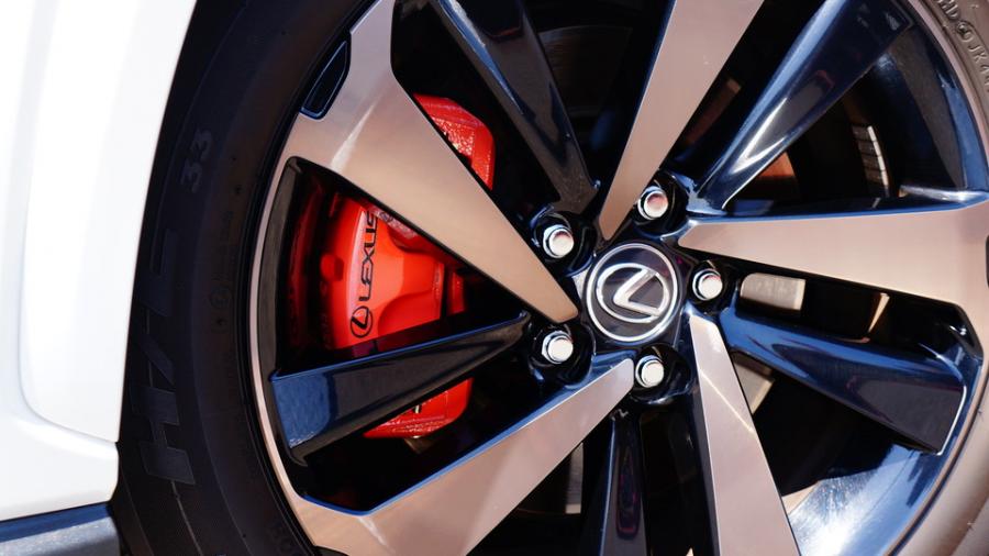 キャリパー塗装施工事例：レクサスNX300　キャリパー塗装COLOR:オリジナル調色カラー IMG20_2298_U0AHSw_sub1.jpg