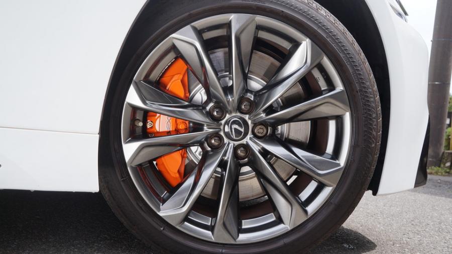 キャリパー塗装施工事例：レクサスLSFスポーツ　キャリパー塗装COLOR:#1110 Valencia premium orange　ローター塗装COLOR:#006 Diamonddust silver IMG20_2311_IO5lop_sub5.jpg