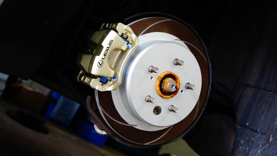 キャリパー塗装施工事例：レクサスRC　キャリパー塗装COLOR:#008 Flash champagne gold IMG20_2318_CAuiVJ_sub2.jpg