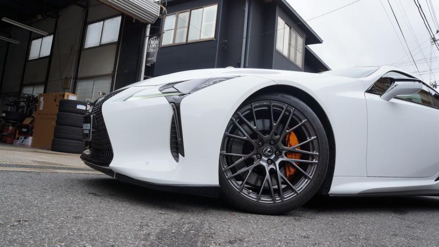 キャリパー塗装施工事例：レクサスLC　キャリパー塗装COLOR:#030 Royal art pearl orange gold　ローター塗装COLOR:#005 Deep coal black IMG20_2352_z3CMkS_sub4.jpg