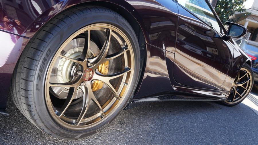 キャリパー塗装施工事例：レクサスLC　キャリパー塗装COLOR:#003 Tokyo midnight gold　ローター塗装COLOR:#008 Flash champagne gold　ローター加工Type：GALAXY IMG20_2355_xjy1a9_sub6.jpg