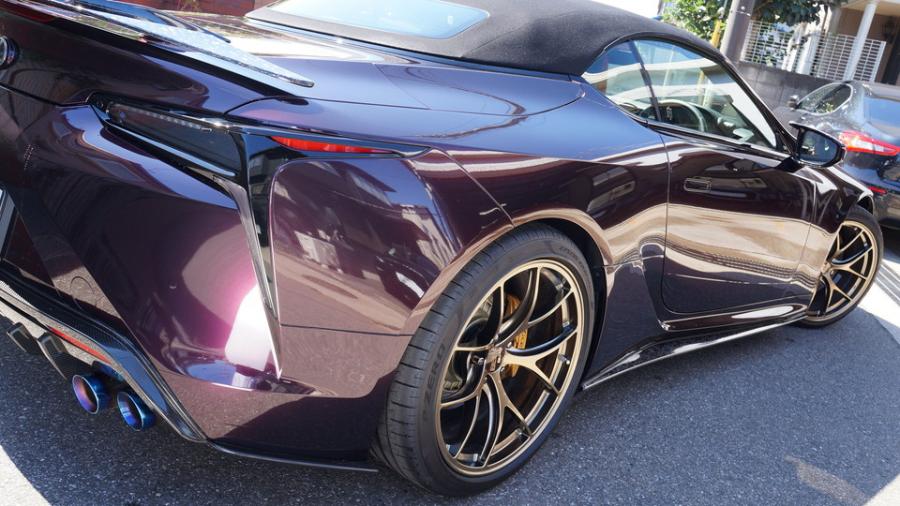 キャリパー塗装施工事例：レクサスLC　キャリパー塗装COLOR:#003 Tokyo midnight gold　ローター塗装COLOR:#008 Flash champagne gold　ローター加工Type：GALAXY IMG20_2355_xjy1a9_sub7.jpg