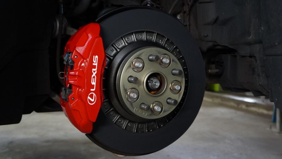 キャリパー塗装施工事例：レクサスLC　キャリパー塗装COLOR:#001 Italian losso solid　ローター塗装COLOR:#1213 Blast gun metallic matte IMG20_2359_YeDG9W_sub2.jpg