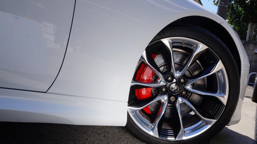 キャリパー塗装施工事例：レクサスLC　キャリパー塗装COLOR:#001 Italian losso solid　ローター塗装COLOR:#1213 Blast gun metallic matte IMG20_2359_YeDG9W_sub3.jpg